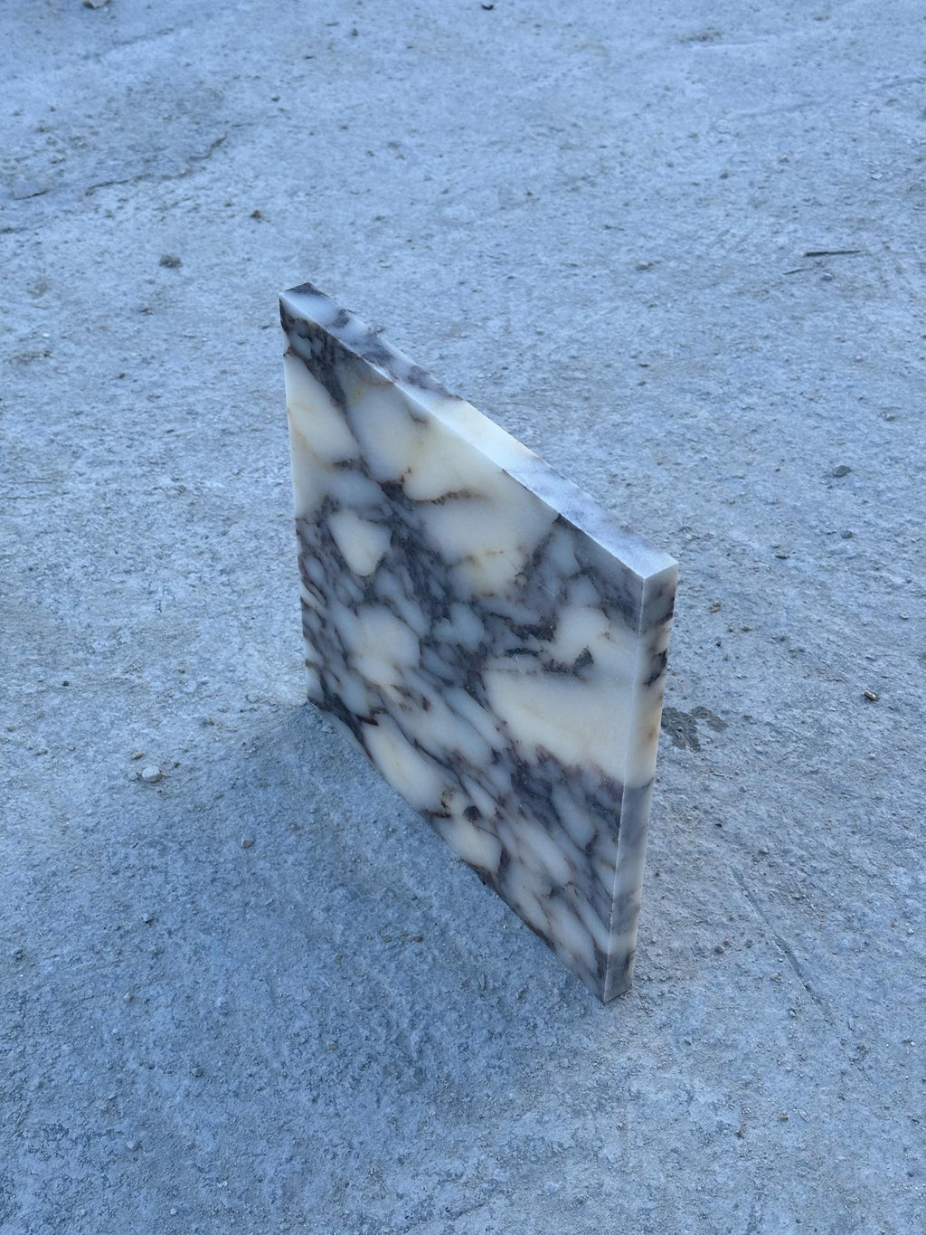 Customizable Marble Tiles: Wall and Floor Coverings