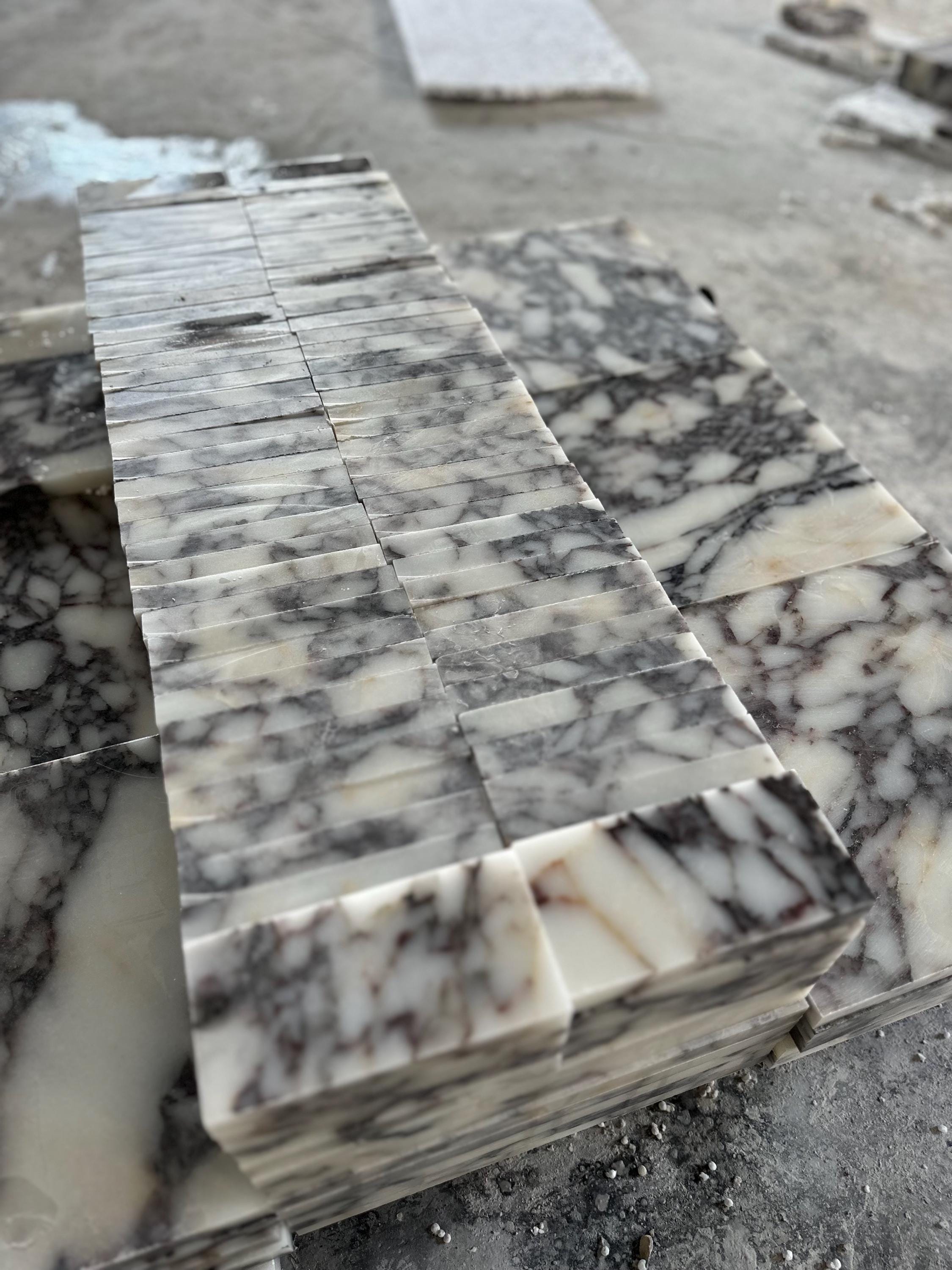Customizable Marble Tiles: Wall and Floor Coverings