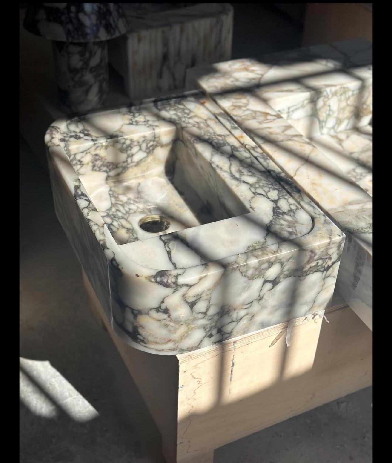 Handmade Calacatta Monet Marble Sink – Classic Carved Bathroom Basin – Customizable Natural Stone Vanity Vessel