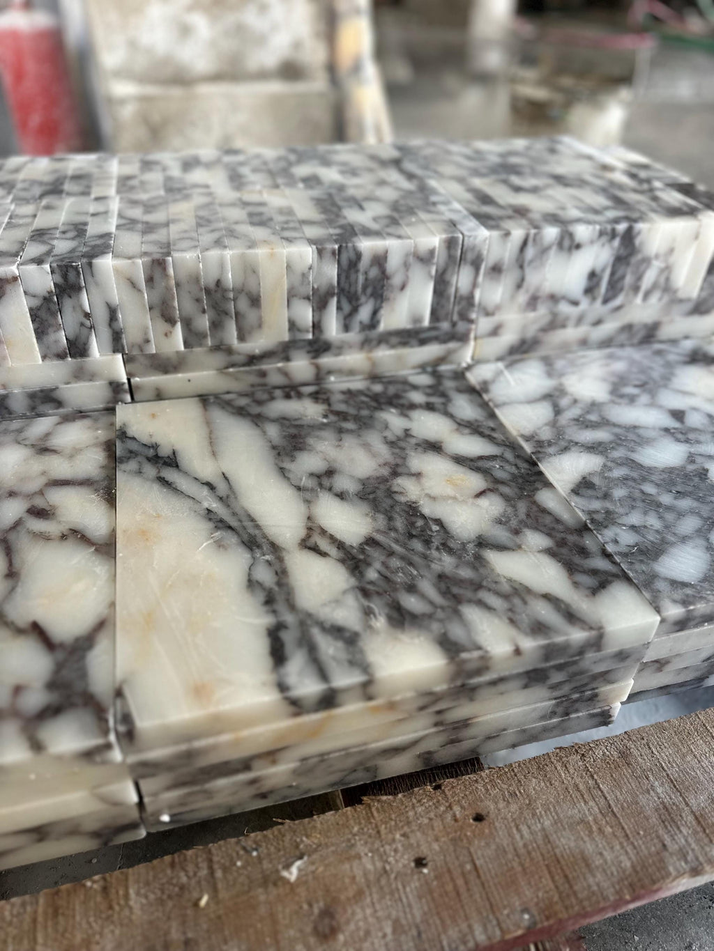 Customizable Marble Tiles: Wall and Floor Coverings