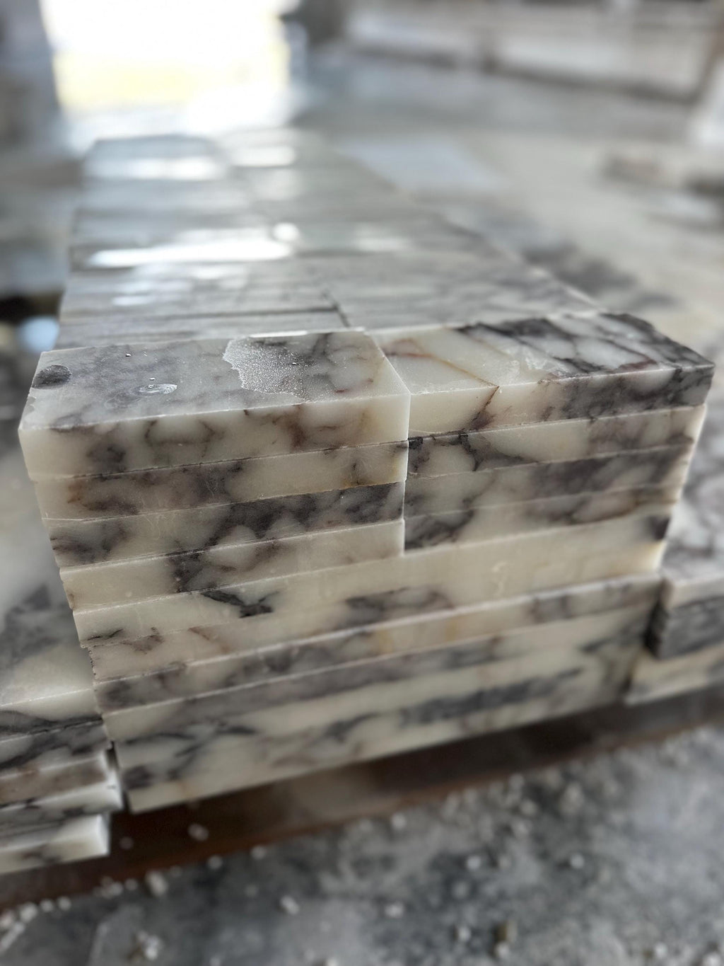 Customizable Marble Tiles: Wall and Floor Coverings